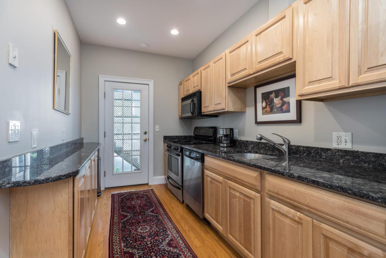 Sunny Convenient Home W/ Private Patio! Easy Walk To Everything! Бостон Экстерьер фото