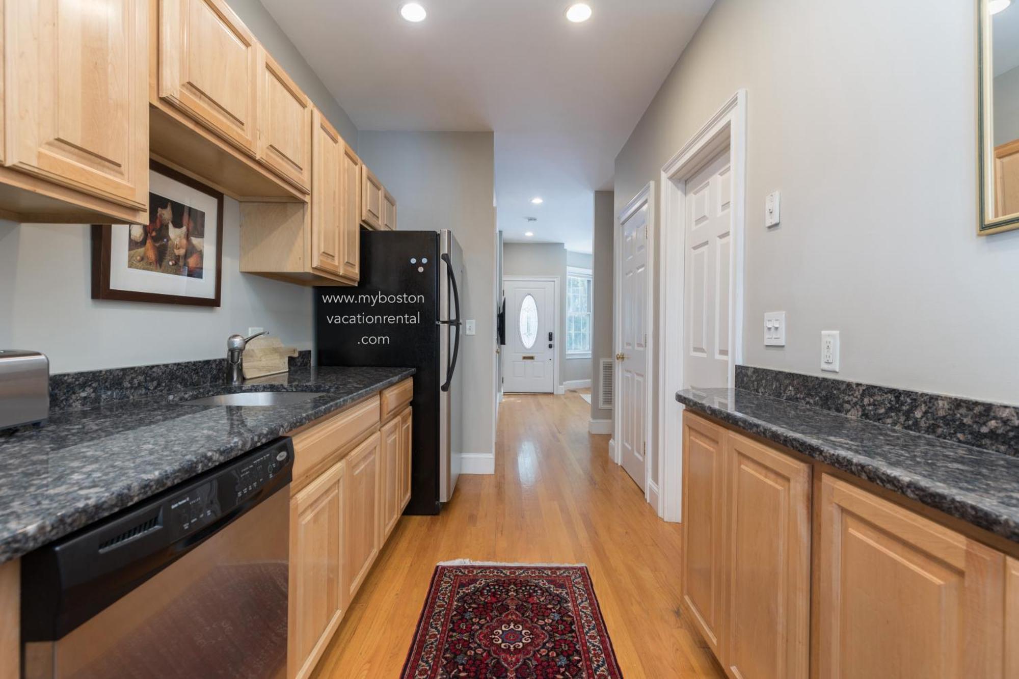 Sunny Convenient Home W/ Private Patio! Easy Walk To Everything! Бостон Экстерьер фото
