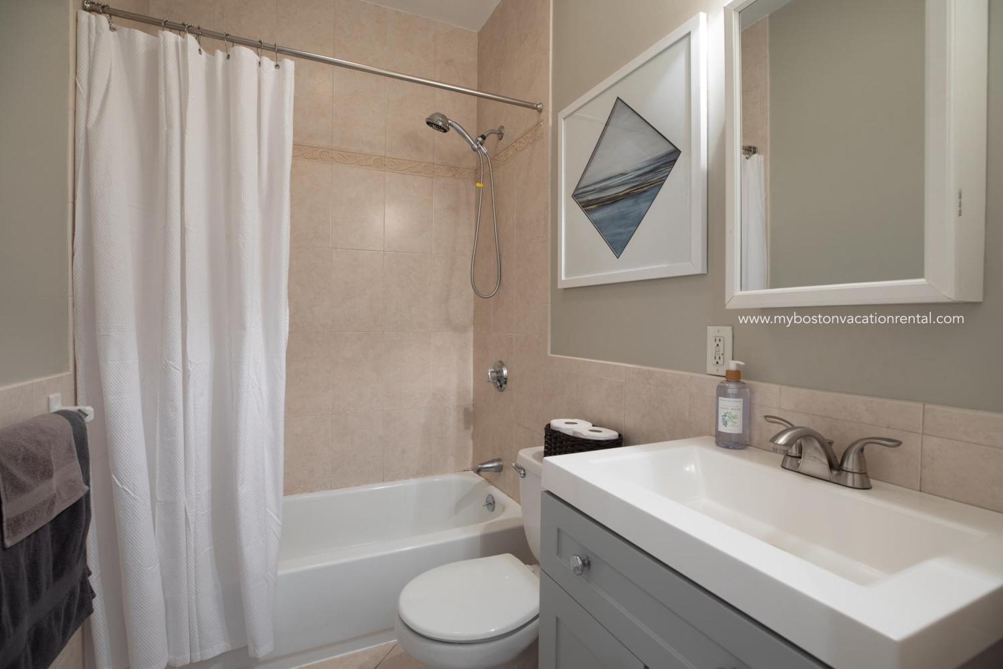Sunny Convenient Home W/ Private Patio! Easy Walk To Everything! Бостон Экстерьер фото